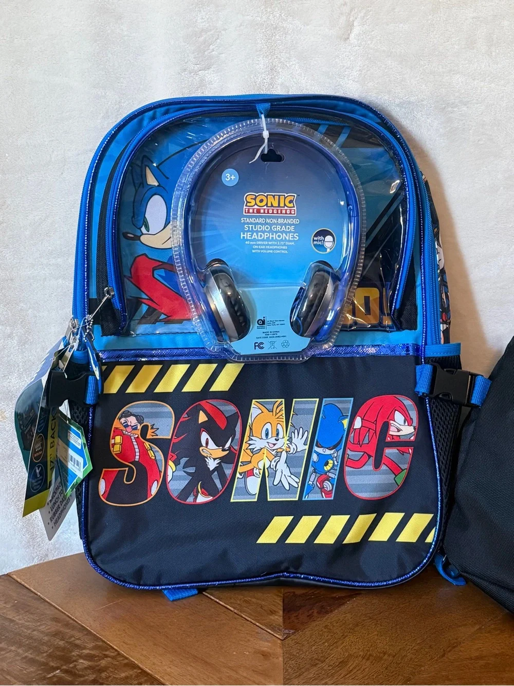 Sonic the Hedgehog 17” Backpack 4-Piece Set with Lunch Tote & Headphones